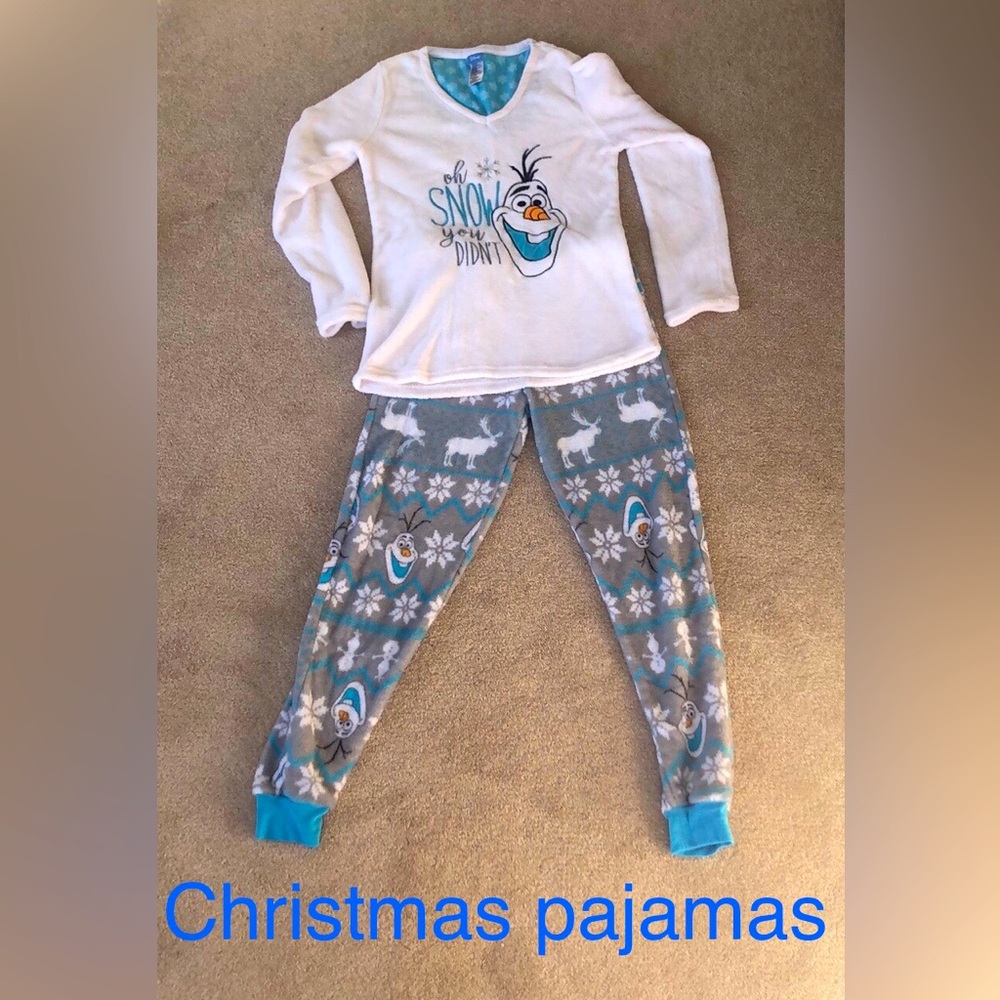 🎄🎅🏻Women’s Disney Frozen Christmas pajamas🎅🏻🎄